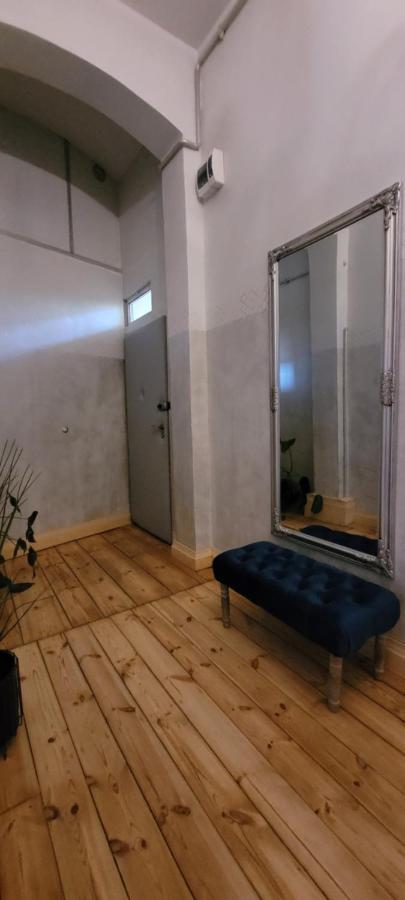 Apartment 15 *